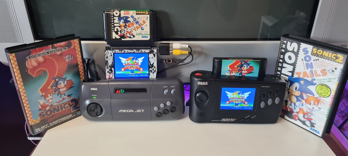 VisualMemory98's tweet photo. De los creadores de Sega Nomad, llega la MegaJet se disfraza de Nomad. Aquí  os dejo esta pantalla comprada en #AliExpress por solo 22 euros , se puede conectar a cualquier dispositivo de 16 bits de Sega. La verdad que merece la pena. #SegaNomad #MegaJet #Megadrive #16Bits #Sega https://t.co/LXgj927rYB
