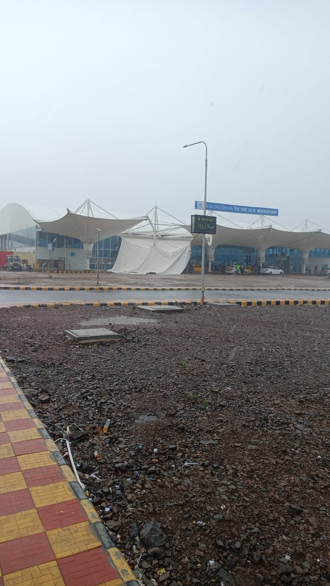 BesuraTaansane's tweet photo. Now Rajkot airport canopy falls - 3 days & 3 airport incidents is not just fishy, it smells like a downright sinister pattern of sabotage, doesn’t it ?

Trains, Atal Setu, Airports : The target appears to be infrastructure which Modi Govt prides itself on

Agencies must get to the bottom of this 

@narendramodi @AmitShah @RamMNK @AshwiniVaishnaw