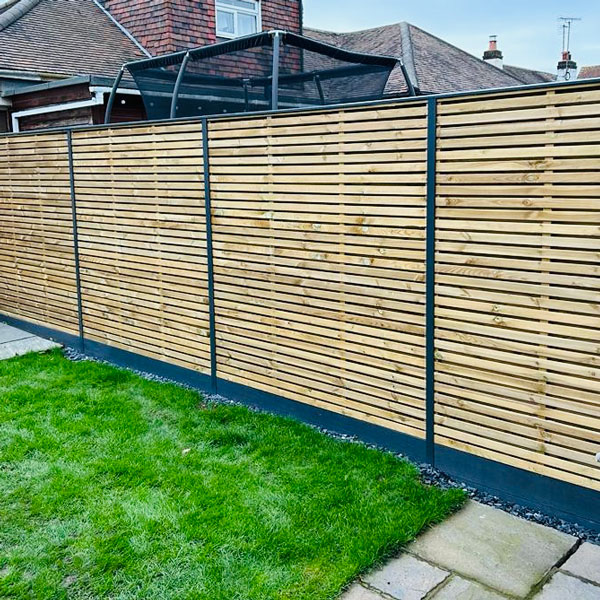 lemonfencing's tweet image. We have various panels, posts, gravel boards, trellis and lattice options to choose from. You are bound to find just the combination to suit your fencing requirements. Get in touch and we would be happy to help. #LemonFencing #Fencing #Southend #Essex