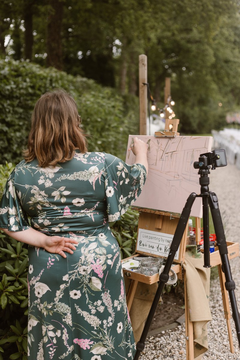 Een nieuw meesterwerk in de maak. Foto's door fotohausz.nl/bruiloft/

#livepainter #bruiloft