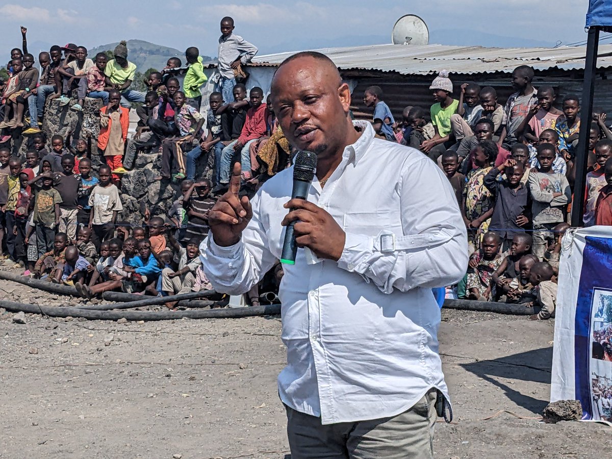 DPJINCCN_NK's tweet photo. Le Chef de @DPJINCCN_NK Mr @guy_kibira vient de procéder à la dotation des T-shirts et kits pour #U_action pour le site de #Lushagala, #SHABINDU et #Bulengo et les messages de sensibilisation à la #CohesionSociale, la #PSEA et lutte contre la #Polio&amp; #Choléra   @UNICEFDRC . https://t.co/izZAQWtOfE