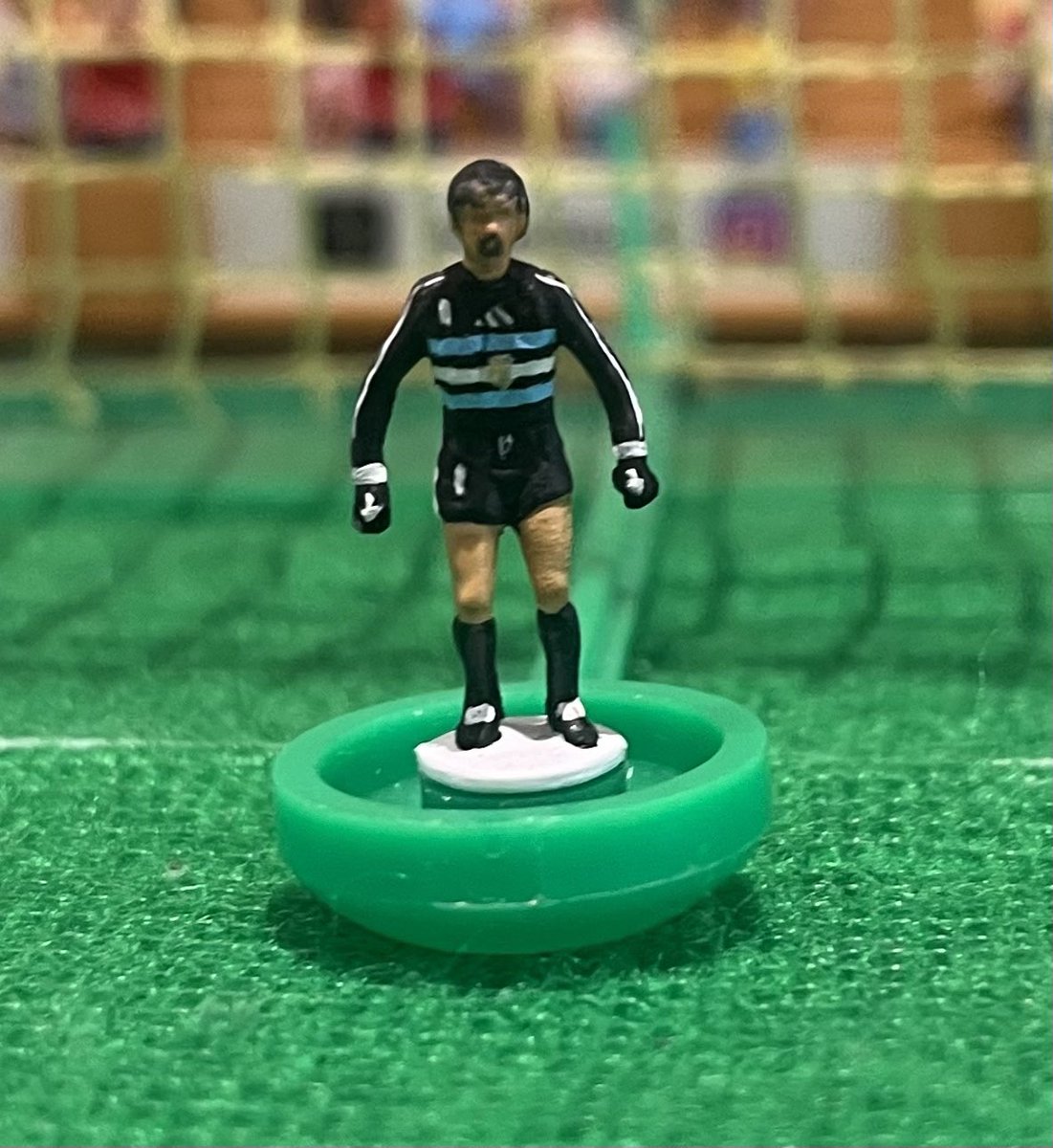 This should cheer up our Scottish friends a bit - an Argentinian they do like! 

Carlos Roa, Argentina v England - 1998. 

Surely no one, including Kevin Keegan, honestly believed England would win this shootout. #stoppersaturday