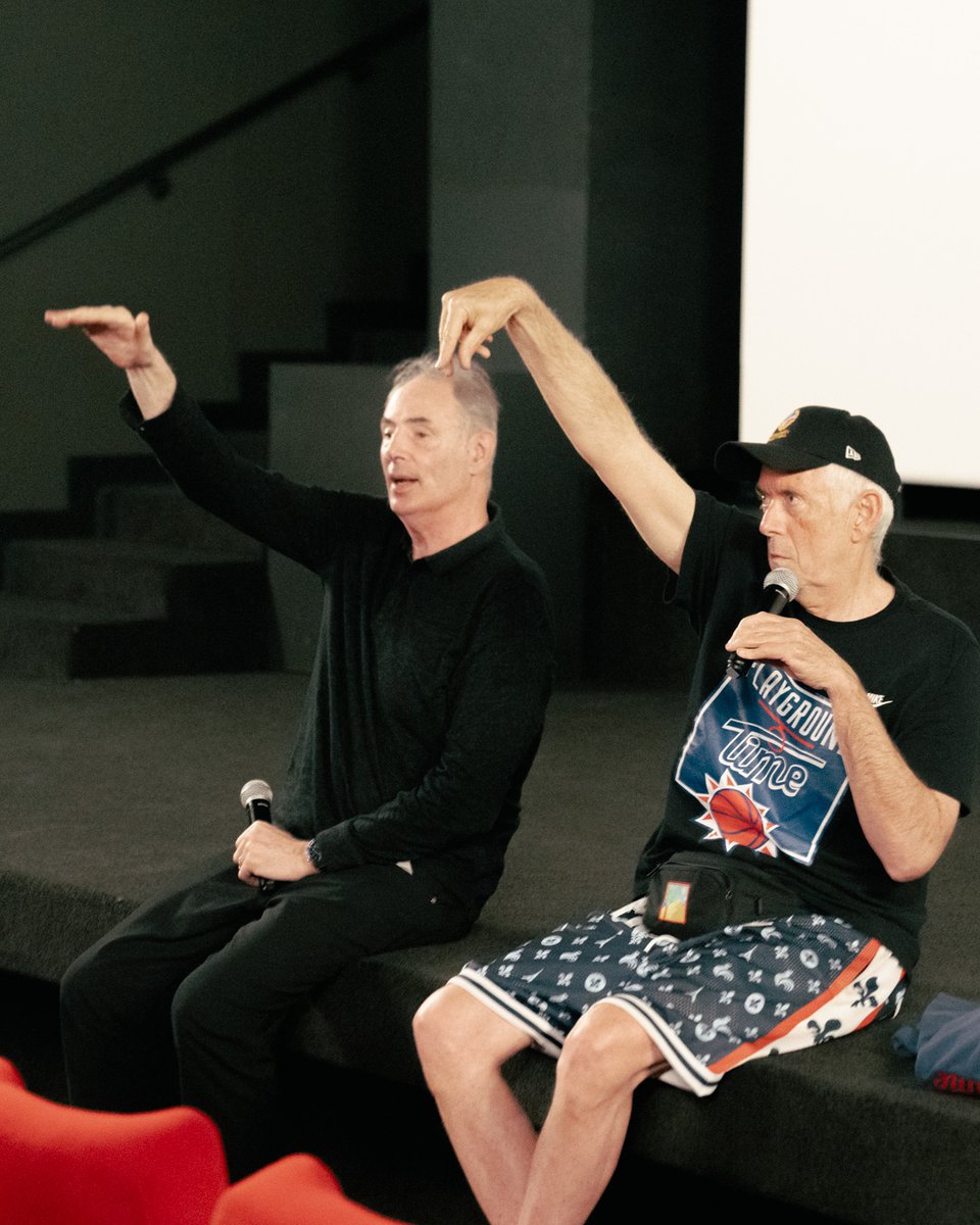 Benji_Pham's tweet image. Merci @PChatou @georgeeddy2 @VilledeChatou @PlaygroundTime  @herve_dubuisson pour l'expo photo et la projection du documentaire "The White Man Who Jumps Above Buildings".

Avec une belle discussion menée par George et des échanges touchants avec Monsieur Hervé Dubuisson.