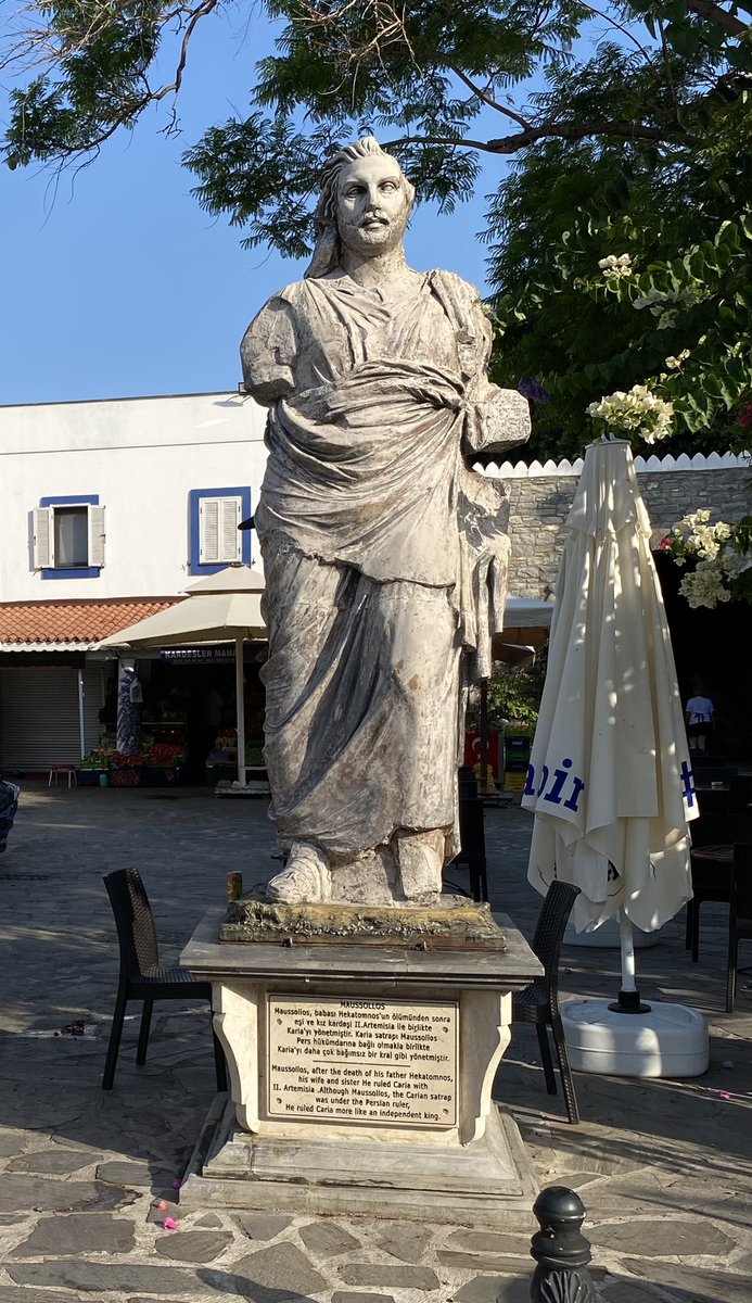 arjenuijterlind's tweet image. Use your imagination. The mausoleum of #Halicarnassus, also simply known as the tomb of Mausolus (who had it built for himself 353-350 BC), ranked as one of the seven wonders of the ancient world. It inspired many artists, among them 16th c. Dutch artist Maarten van Heemskerck.