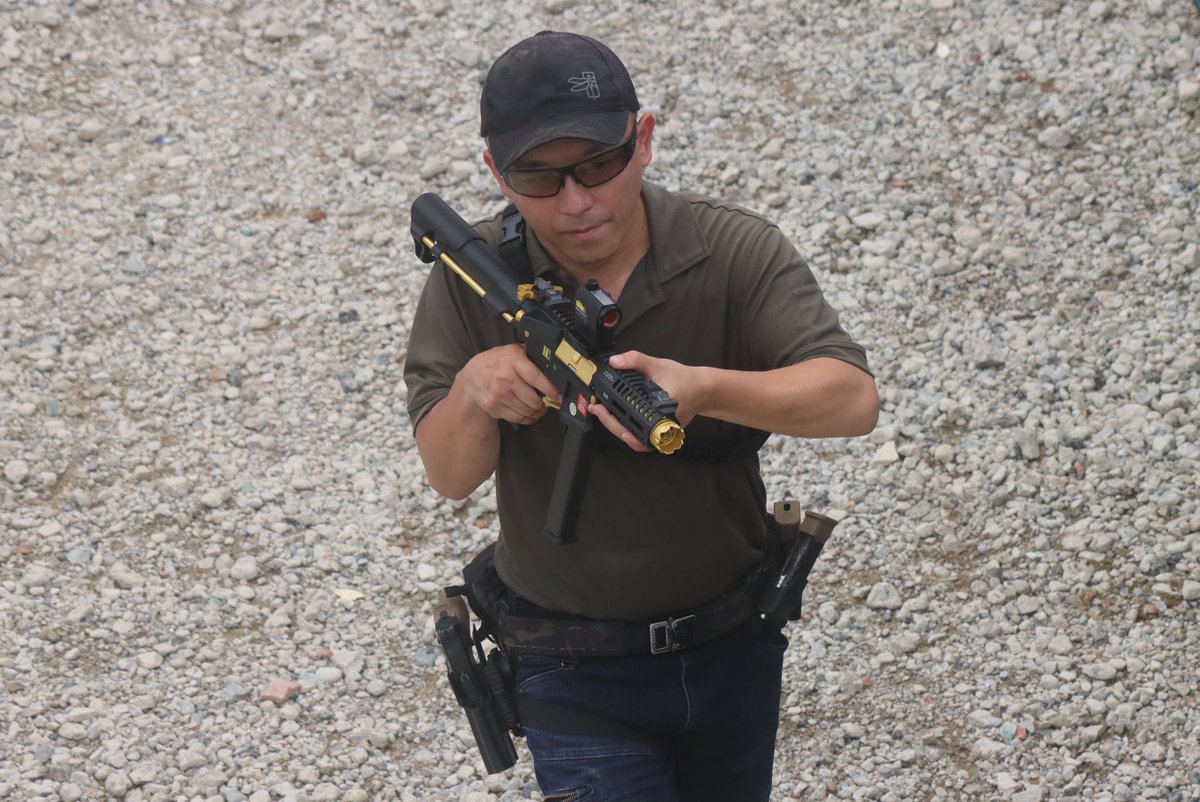 Mahler3636's tweet photo. トレポンが調子悪く知人の銃を借りてサバゲーしてきました( ˇωˇ )

軽い短いは正義です https://t.co/OoPaonnBxJ
