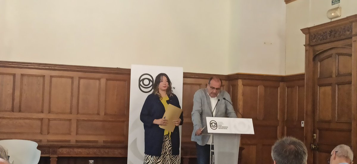 Empieza la presentación de EHko Giza Eskubideen Behatokia.
"GEBehatokia se presenta con la vocación de ser la fiscalía social de las víctimas de Estado".