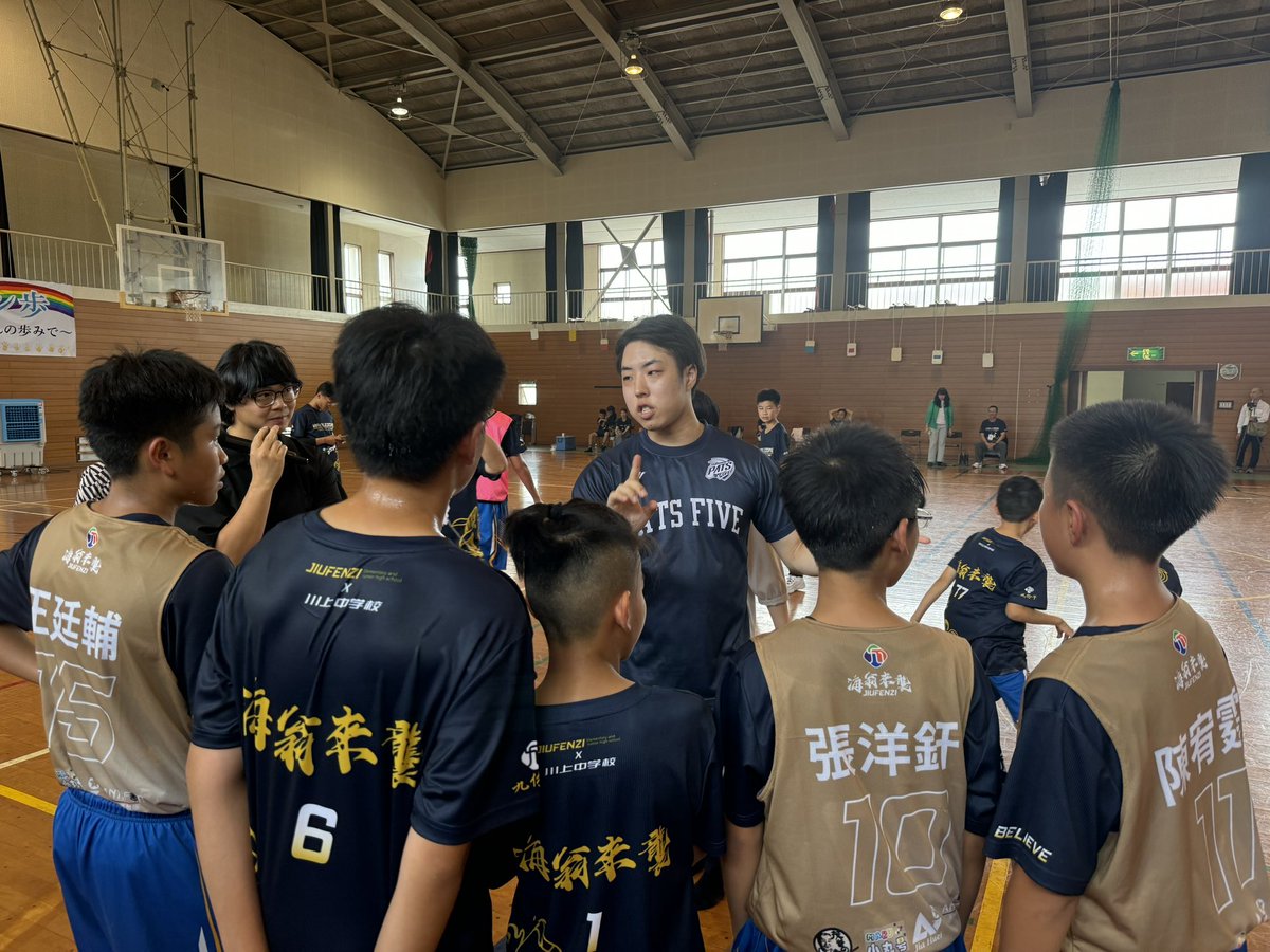 yamaguchipats's tweet photo. 台湾の九份子國民中小學と宇部市川上中学校のバスケットボール交流に #重冨友希 選手が参加させていただきました。
バスケットボールを通じて言葉の壁を越えて交流する貴重な体験となりました✨

#山口パッツファイブ https://t.co/Dzu96znCFF
