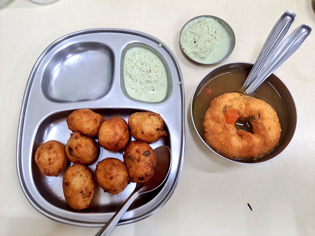 Himalaytrekker's tweet photo. Had lunch at Ramashraya Matunga today ๐
Rasam Vade, Goli bajji, Idli, Mosaranna & Bisibele bhaath combo with Filter Kaapi ๐ค
Meetha-paan to conclude ๐ฟ
#Matunga #MiniTN #UdupiSpecial #TasteOfUdupi #TeamCoffee #FilterKaapi https://t.co/VeTQbJh7za