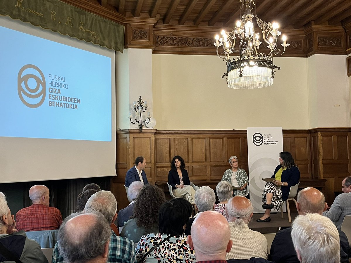 ➡️ Hoy participamos en la presentación pública de Euskal Herriko Giza Eskubideen Behatokia en Donosti, con los objetivos de:

✅ Acompañar a las víctimas del Estado en la búsqueda de la verdad, justicia y reparación.
✅ Evidenciar la asimetría de tratamiento hacia las víctimas.