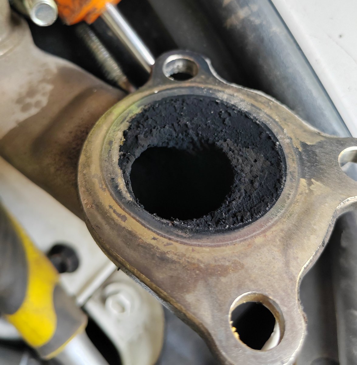 Ei taida olla turha homma vilkaista egr venttiiliä ja imusarjaa 250000km välein 😂