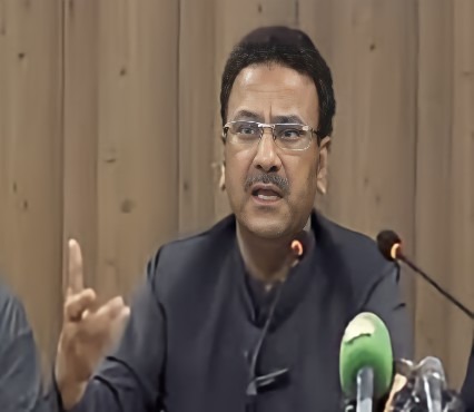 سانگھڑ میں مقامی رہنما خدا بخش درس اور انکے سیکیورٹی گارڈ کے قتل کا واقعہ۔

وزیر داخلہ سندھ ضیاء الحسن لنجار نے ایس ایس پی سانگھڑ سے ابتدائی پولیس اقدامات پر مشتمل تفصیلات طلب کرلیں۔

واقعہ میں ملوث ملزمان کی گرفتاری کے لیے ٹیم تشکیل دی جائے۔وزیرداخلہ سندھ

تمام تیکنیکی ذرائع اور