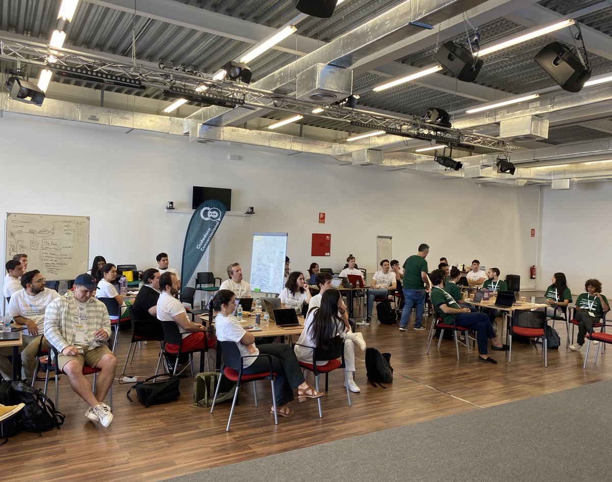 Inn_Somnia's tweet photo. ⚡️¡Sábado lleno de emociones! Al final del día conoceremos al equipo ganador de este #HackathonWhatsApp. 1.500 euros, 3 meses de espacio de trabajo y acceso a programas exclusivos son solo algunos de los beneficios. ¡A jugar!🤘🏼#INCIBEemprende #Planderecuperación #NextGenerationEU https://t.co/SIEnH6GYdq