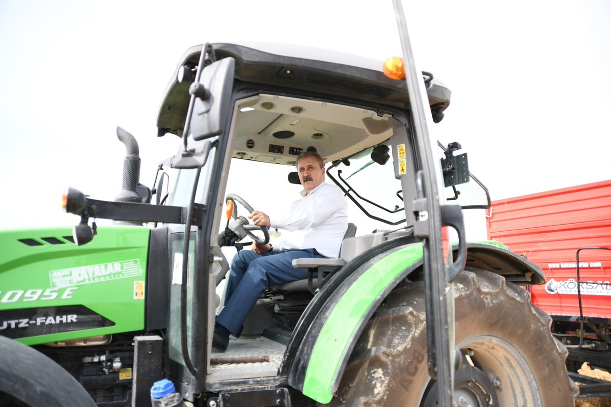 Eskişehir Günyüzü İlçemizde çiftçilerimizle birlikte çorbamızı ve çayımızı içtik. Şimdi buğday biçimine gidiyoruz inşallah.