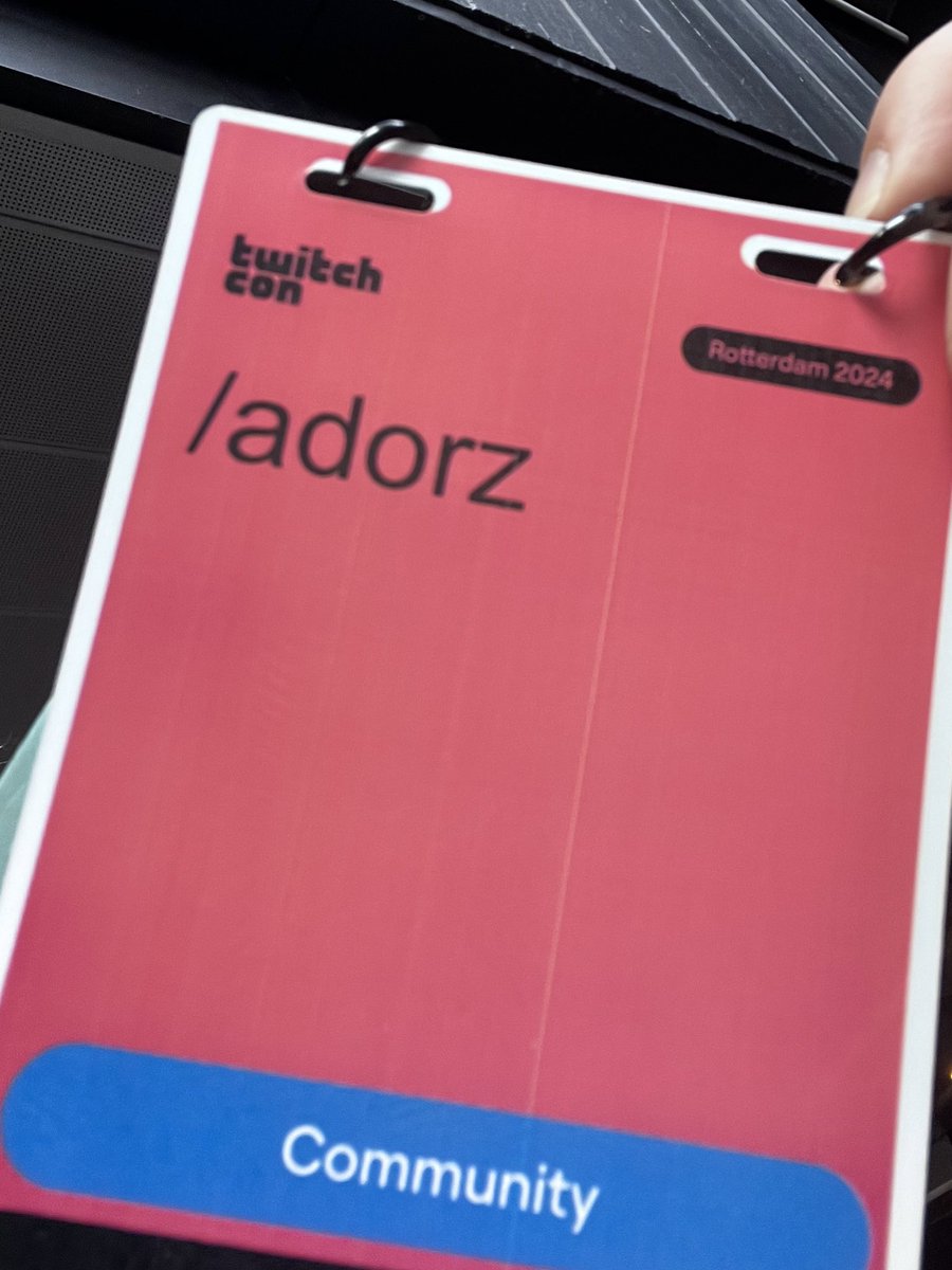 quetonable's tweet photo. i have made it to twitchcon GRAHH https://t.co/keC0qpFOKO