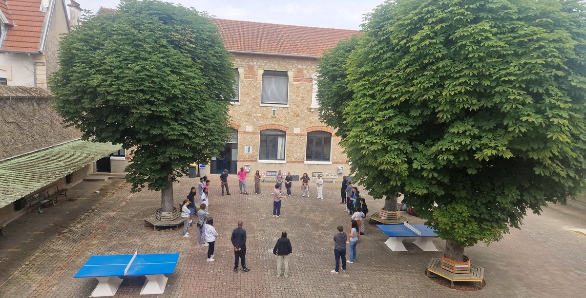 1erjour de la Formation Générale Bafa au <a href="/lyceebalavoine/">Lycée Daniel Balavoine de Bois-Colombes</a>, 3ème année consécutive où des élèves se forment à encadrer des enfants: responsabilités, engagement, animer. Merci à la mairie de Bois-Colombes pour la livraison des repas et à <a href="/afocal/">AFOCAL</a> pour l encadrement de qualité 💪
