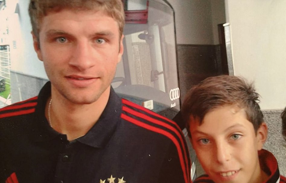 161mio's tweet photo. Reminder, dass dieses Bild von Thomas Müller und Kai Havertz existiert. https://t.co/F7fBwstskL