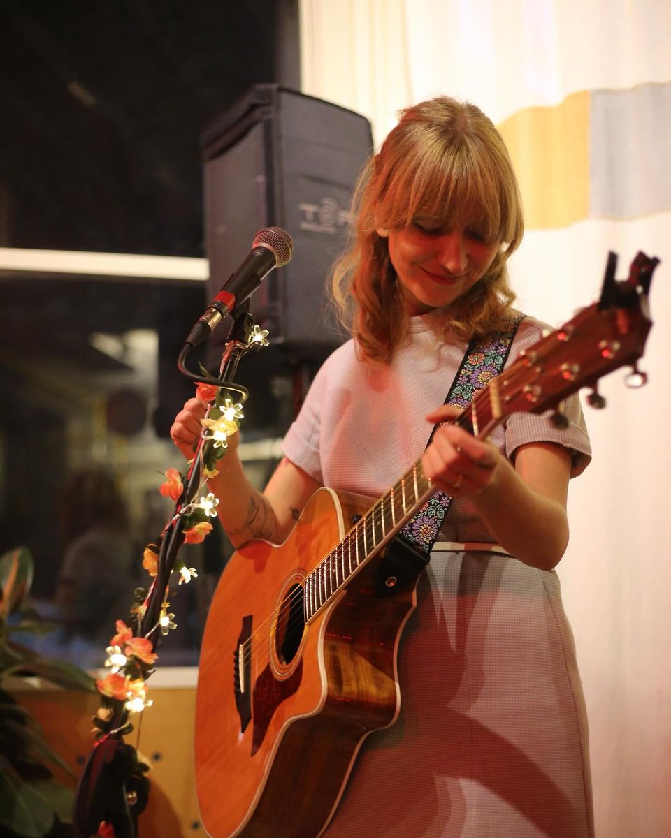 🐝 Beautifully crafted new album from acclaimed Turkish singer-songwriter Nilipek <a href="/nilipekkimki/">Nilipek.</a> - introduced by <a href="/beyemir/">Emir Aksoy</a> 🇹🇷

beehy.pe/nilipek-uydurd…