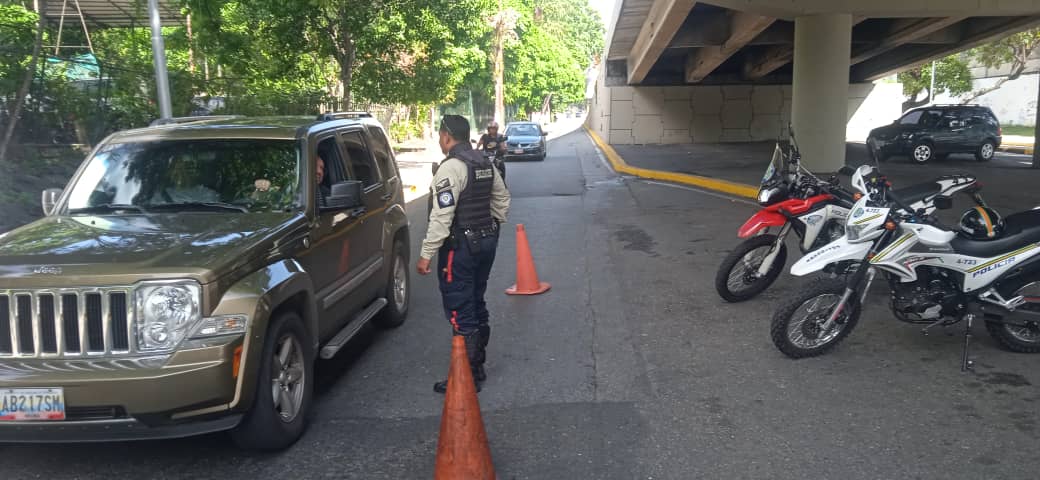 PolisucreOficia's tweet photo. #29deJunio Cumpliendo lineamientos del @MijpVzla se informa a la ciudadanía  Puntos de Atención al Ciudadano (PAC) bajo estricta supervisión se encuentran activos en: #LosDosCaminos #Sebucan #AvSanz #Petare  #LaUrbina  #UrbTerrazasDelAvila #LosCortijos #LaCalifornia #Mariches https://t.co/A9UMvw1SlR