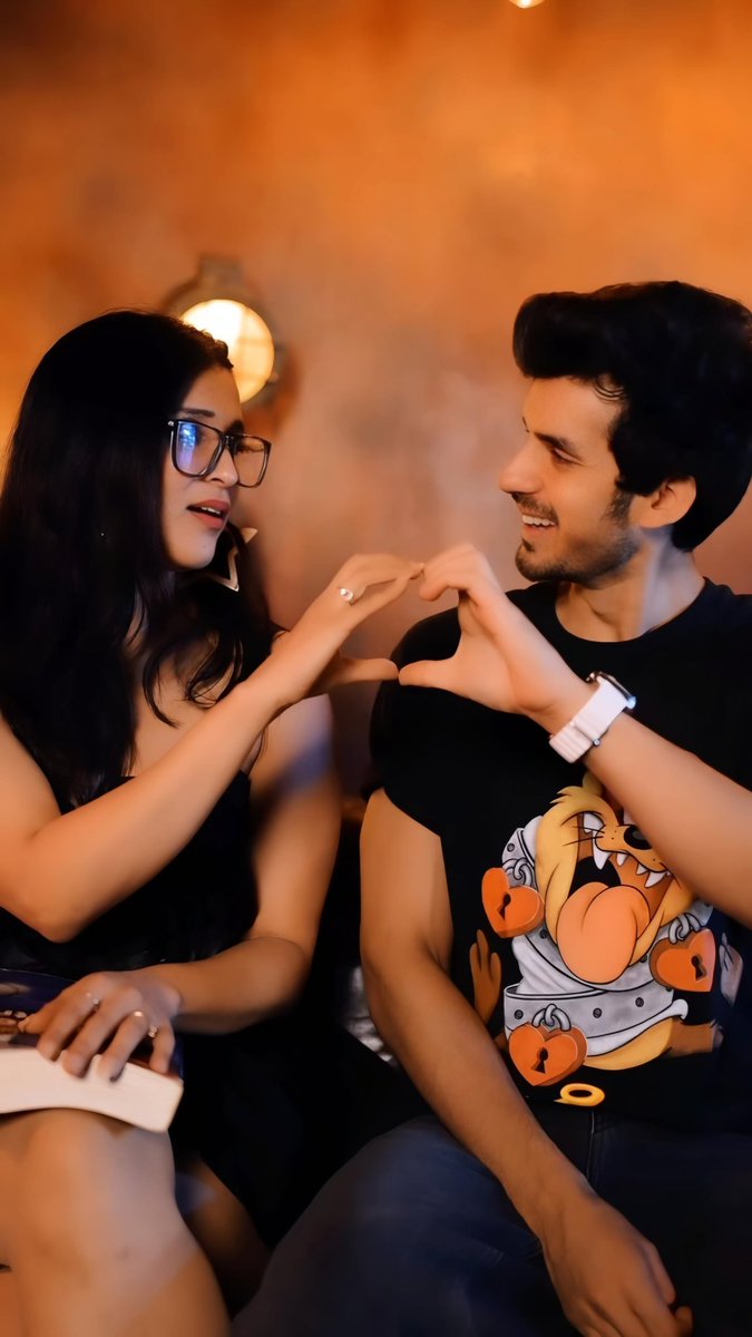 Thoda main chalu Thoda tum chalo 💕
Dono mein abhi Ishq hona hai 🫶🏻

#DheereDheere #MannaraChopra #ParasKalnawat