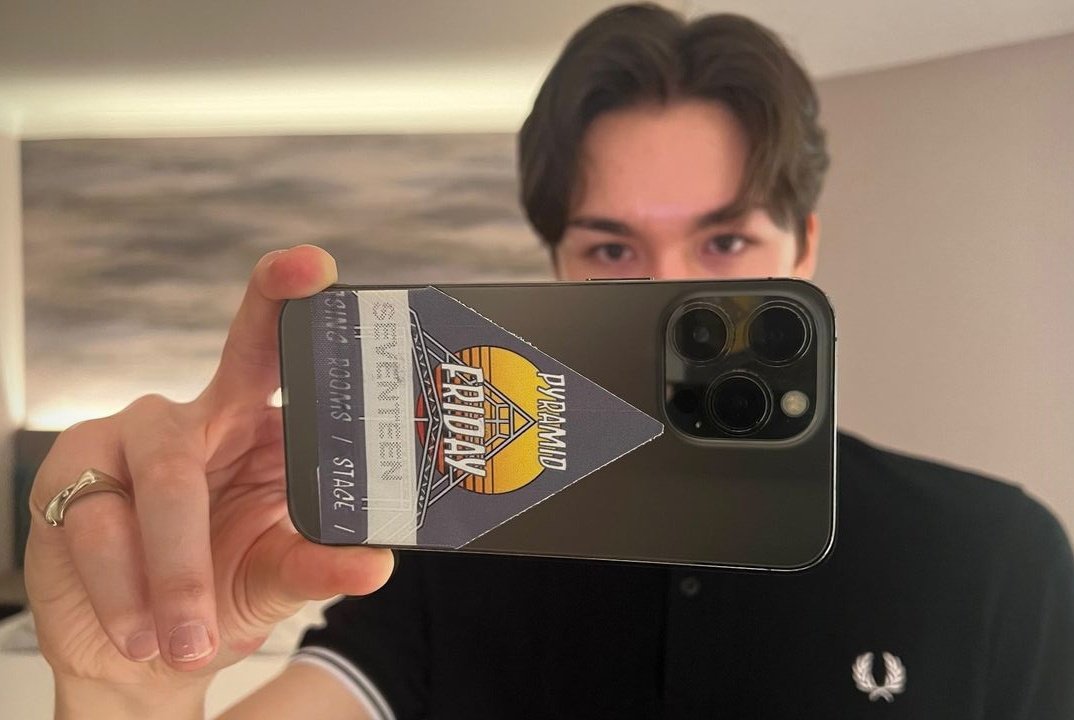 vernonlovebot's tweet photo. NEW VERNON MIRROR SELFIE IM SCREAMINGGGGG https://t.co/hUl7s380a7