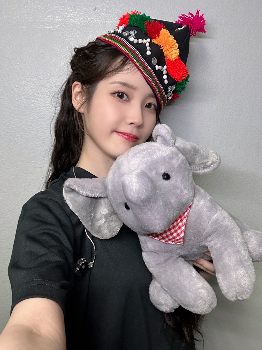 아이유(IU) tweet media