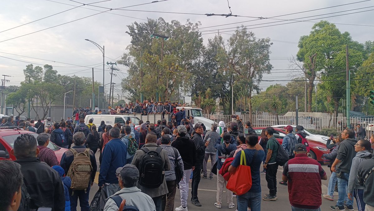 Alex_7_G's tweet photo. @MetroCDMX @RTP_CiudadDeMex Ey... https://t.co/EgmGS4pYra