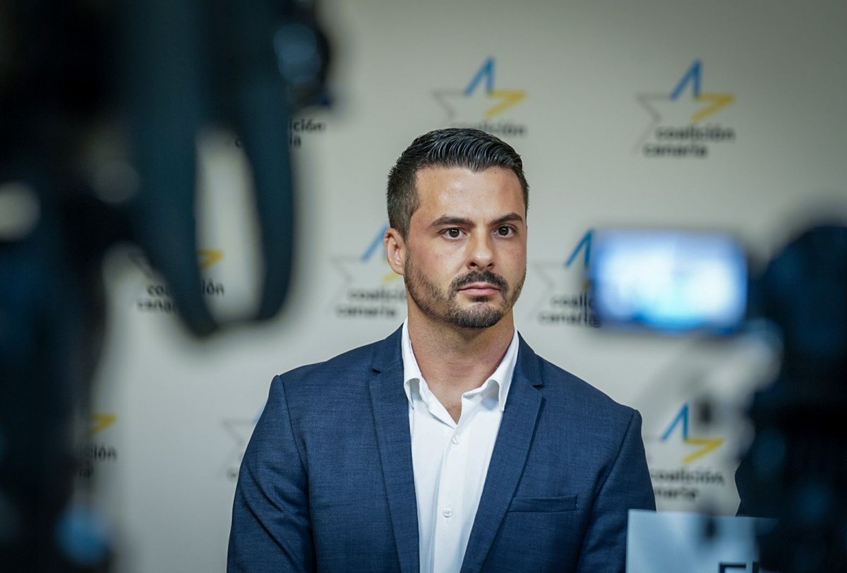 la8FM's tweet photo. @Coalicion denuncia que Vox “arrincona” a Canarias con el rechazo a la distribución de menores migrantes https://t.co/V2GkpNHJte https://t.co/FPWQ5vxKLK