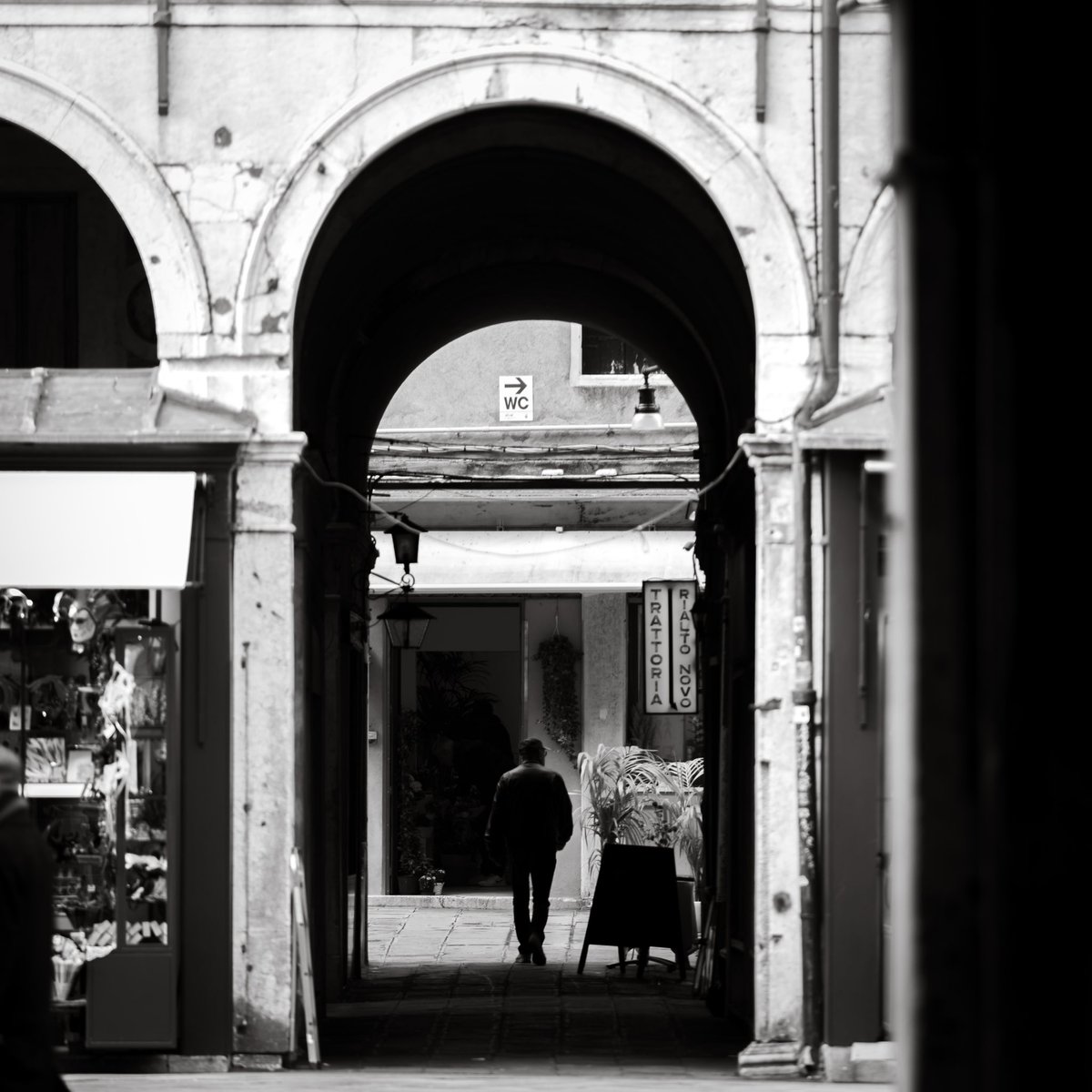 WayneKPhoto's tweet photo. Venice Revisited
•
Wandering through the ancient streets of Venice, feeling the history and magic all around us.
•
•
•
#venice #italy #venezia #blackandwhite #canal #water #adriatic #street #picoftheday #streetphotography #travelphotography #canon #canonphotography https://t.co/PMwSsdTDKj