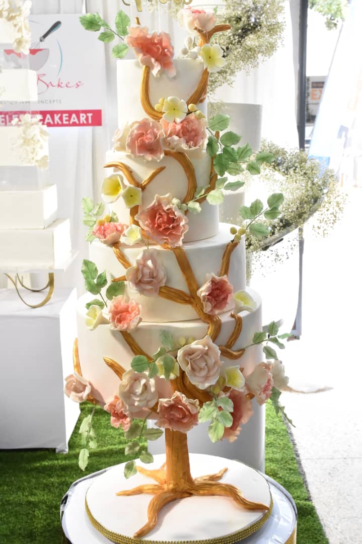 VisionGroup's tweet photo. Wow, this beautiful cake from #JjajjasBakes is truly stunning. #BrideAndGroomExpo https://t.co/VsehqSB5iE