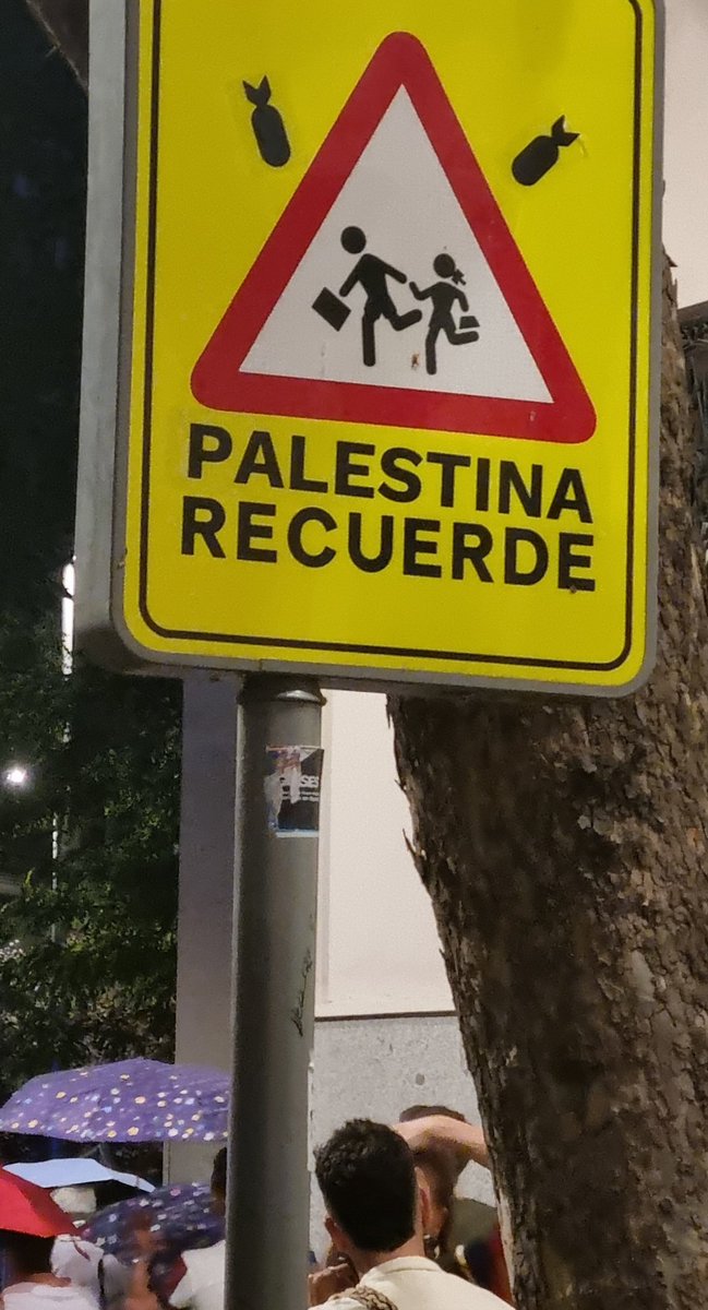 BDS Madrid 🇵🇸 (@bdsmadrid) on Twitter photo 🏳️⚧️🏳️🌈🇵🇸 Éxito✌🏾
Manifestación Orgullo Crítico #28Jun <a href="/OrgCriticoMad/">Orgullo Crítico</a>
Contra el #pinkwashing que los ocupantes utilizan para intentar blanquear su imagen criminal 
🚨NO HAY #Orgullo bajo un gen oci dio
📢Exigimos al gobierno un embargo de armas y la ruptura de relaciones con Israel 🏳️⚧️🏳️🌈🇵🇸 Éxito✌🏾
Manifestación Orgullo Crítico #28Jun <a href="/OrgCriticoMad/">Orgullo Crítico</a>
Contra el #pinkwashing que los ocupantes utilizan para intentar blanquear su imagen criminal 
🚨NO HAY #Orgullo bajo un gen oci dio
📢Exigimos al gobierno un embargo de armas y la ruptura de relaciones con Israel