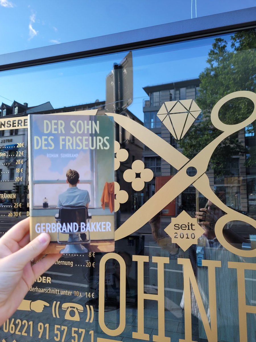 Heute Abend kommt der niederländische Bestsellerautor Gerbrand Bakker mit seinem Buch "Der Sohn des Friseurs" auf die feeLit24 - eine literarische Geistersuche mit vielen Wendungen - ab 19:30 Uhr im Spiegelzelt auf dem Uniplatz
