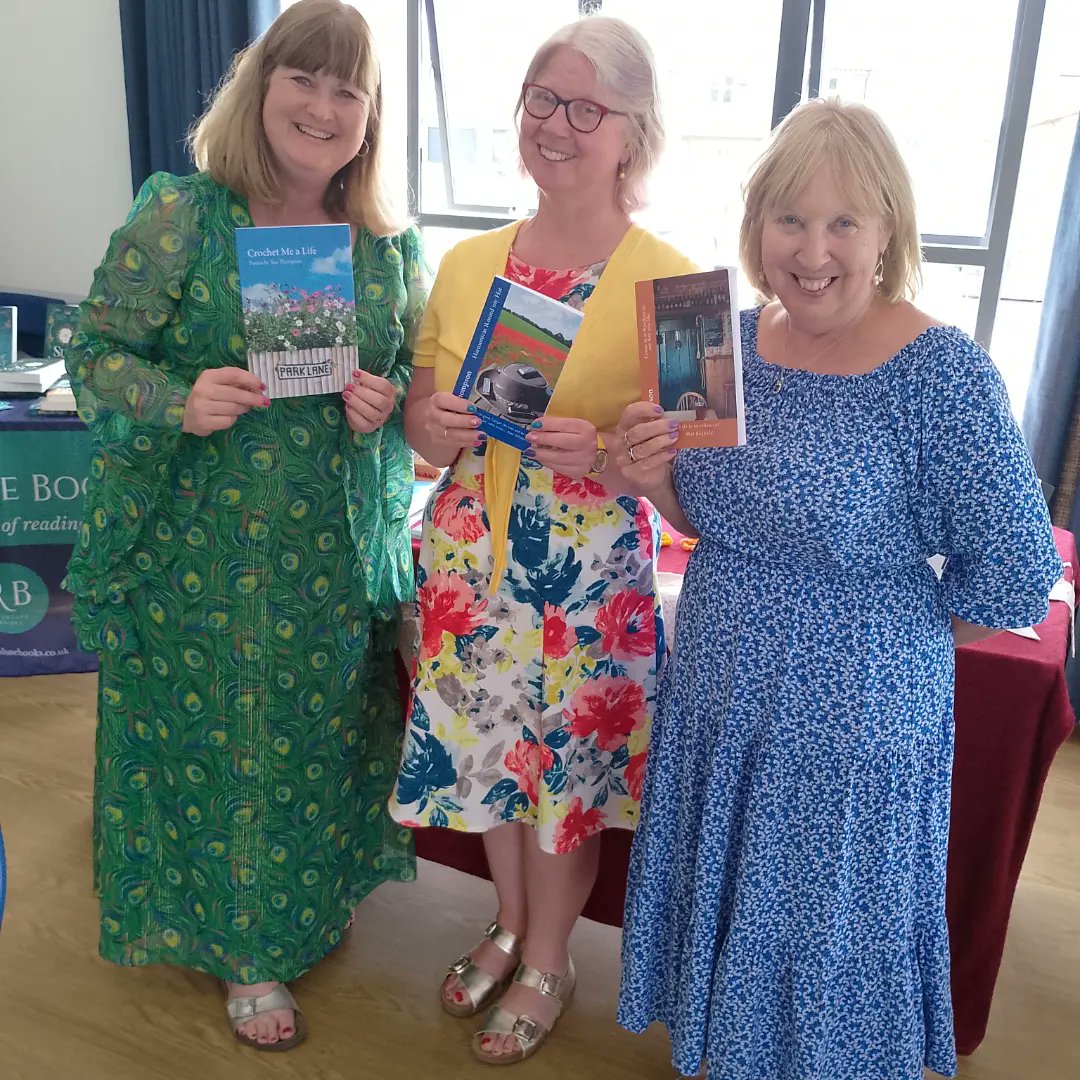 Two lovely fellow authors @reravelling <a href="/ResoluteBooks/">ResoluteBooks</a>