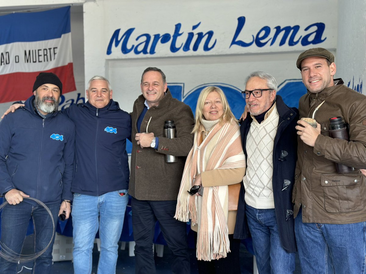AireFresco_404's tweet photo. ¡Nos visitó nuestro pre candidato @AlvaroDelgadoUy en la coordinadora del Cerro!

Queda un día para las elecciones internas y seguimos trabajando para llevar al Uruguay rumbo a un segundo piso de transformaciones.

#UruguayParaAdelante
#FuerzaDeEquipo https://t.co/B88R1h0fwd