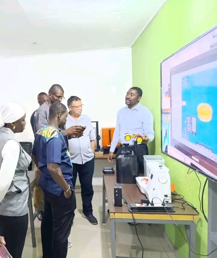 H-FabLab tweet media