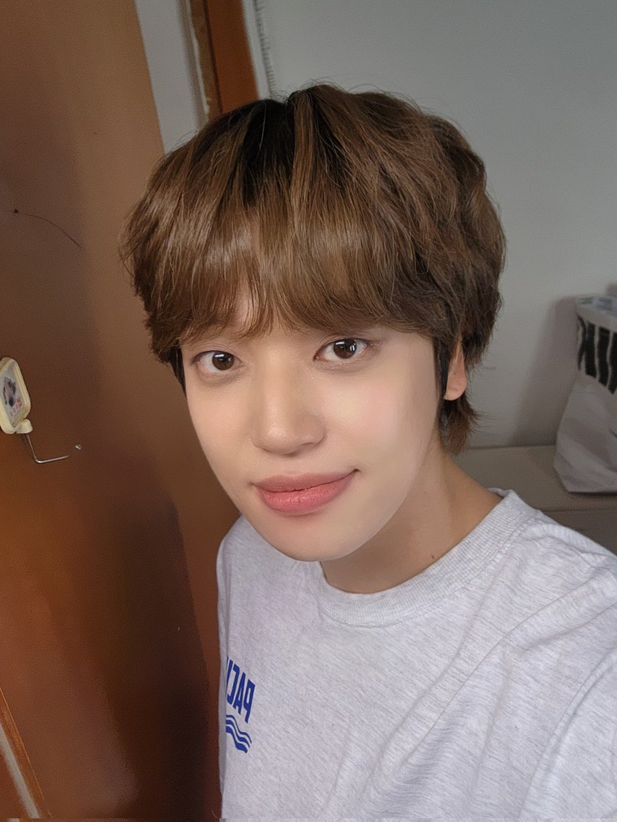 [📸] 240629 니엘의 샤한 밤 EP.4&amp;5

안뇨옹~ 
저녁에 비가 올 줄이야ㅠㅠ
다들 와 줘서 너무너무 고마워!!
이번 샤한 밤은 어땠어?
지난 샤한 밤과는 그래도 조금은 다르게 구성을 했는데 괜찮았나 모르겠네ㅎ
앞으로 더 노력해 볼게!!
집 조심히 가고 맛있는 거 먹어!!

#니엘 #NIEL