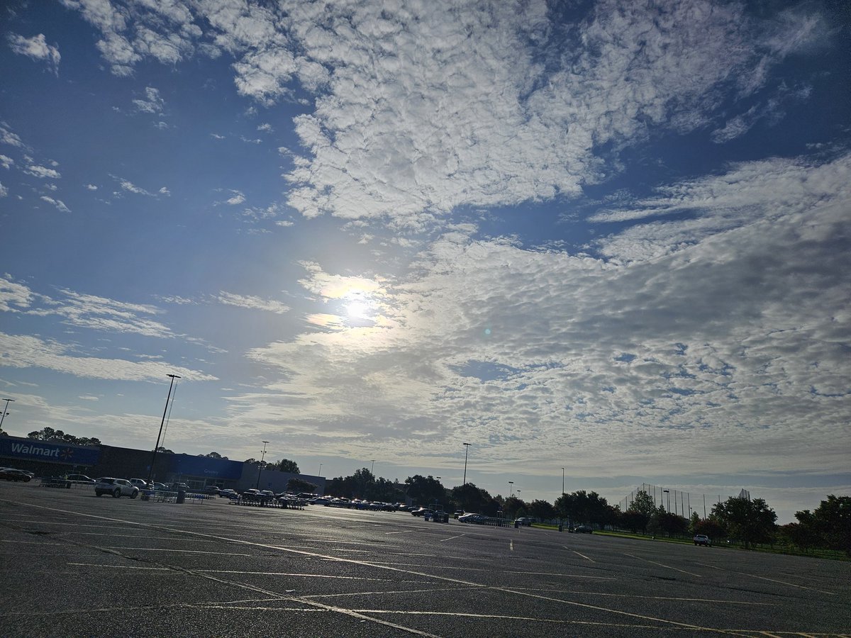 AshleyReneeWx's tweet image. Saturday morning 😍. #prettyclouds #altocumulusclouds #BatonRouge #lawx