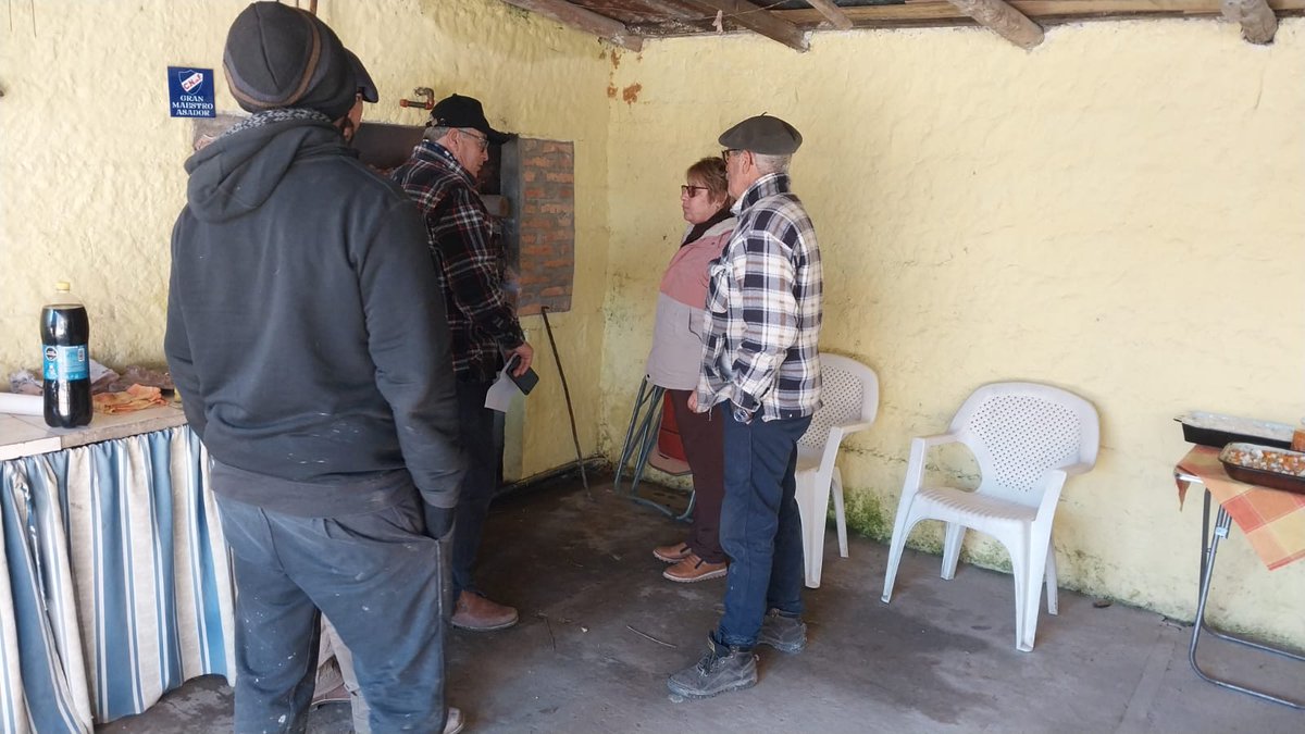 PlanAgro's tweet photo. Reunión mensual del "Grupo Vergara" en el Establecimiento El Rancho de la familia Moreno. La Ing. Agr. Paula Ávila facilita el proceso grupal.
#GruposPlan
#ProcesoGrupal
#ProcesoAsociativo
#Ganadería https://t.co/ngNKpph5Fc