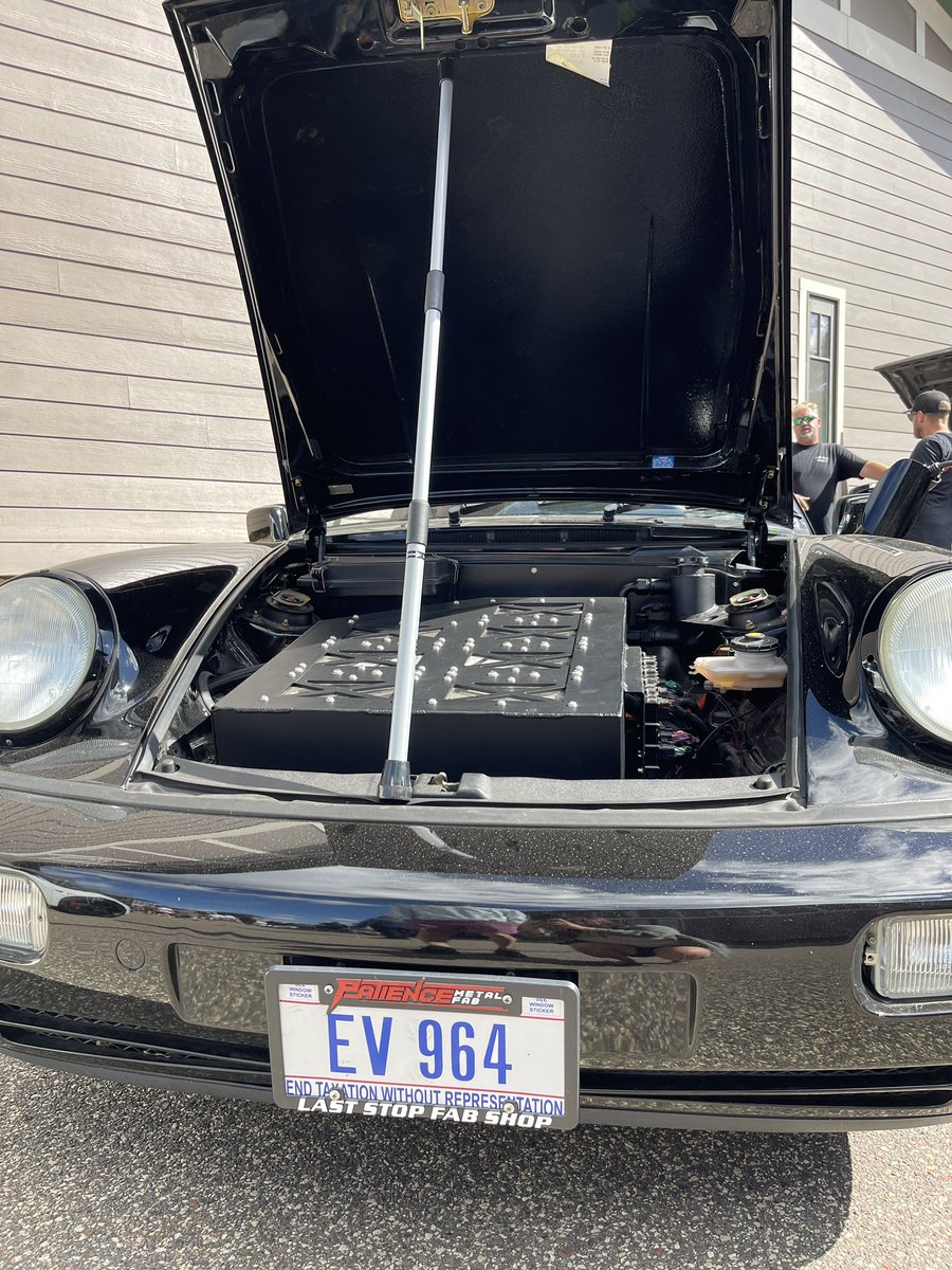 Hannughh's tweet photo. tesla model s drivetrain, no chassis modifications https://t.co/xpHVOEHfHG
