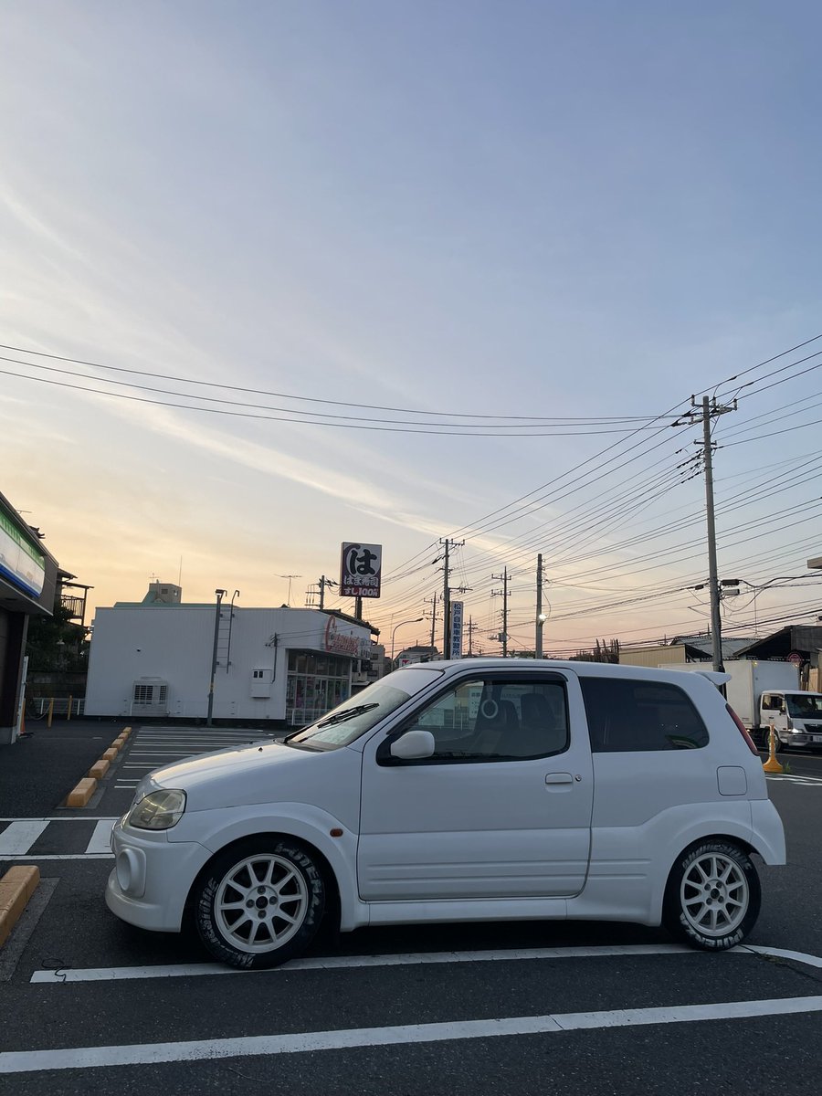 SAT_ht81s's tweet photo. 今日で納車してからちょうど半年
6ヶ月で1万キロ走ったし色んな所行ったけど、故障はひとつも無し！！

軽くて丈夫で楽しい車😄
 #ht81s  #スイフトスポーツ #スイフト #スイスポ https://t.co/QD1Pc9fHRS