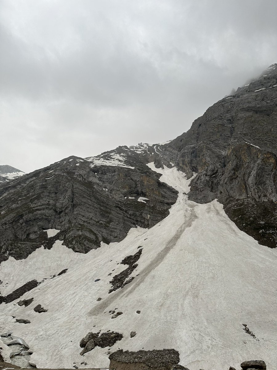 iamdocvik's tweet photo. Wonders of India.
#india #INDvSA #ice #snowcap #Airdrop #himalayas
Snow and Himalayas . https://t.co/kPgbDsrMht