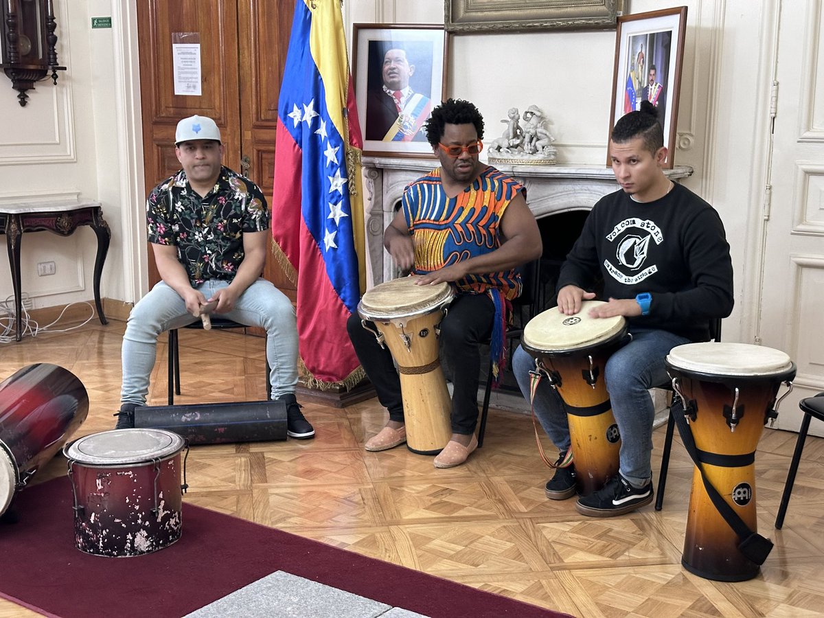 Embajada de Venezuela en Chile tweet media