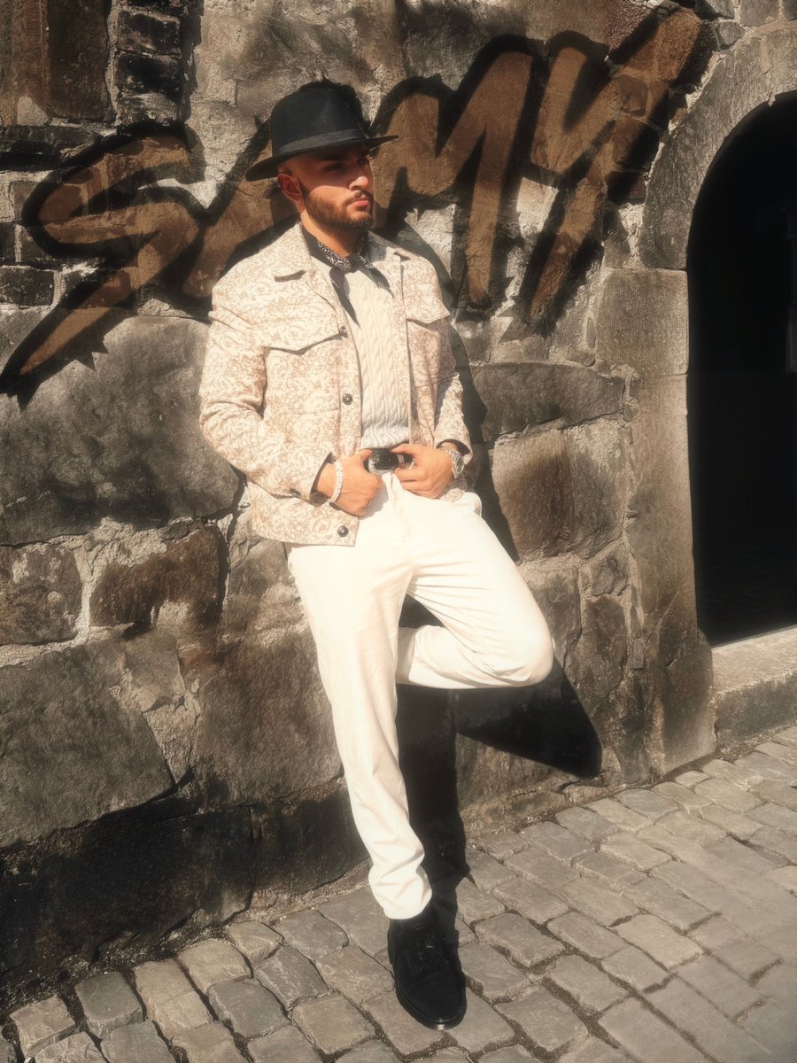 SemihSolutions's tweet image. CRITICAL THINKING &amp;amp; asking profound questions have never been more important in a world full of people trapped in their own blind minds, with dead eyes &amp;amp; broken hearts.

THE QUALITY OF YOUR QUESTIONS SHAPES THE QUALITY OF YOUR LIFE.
The more focused &amp;amp; high-quality your questions…