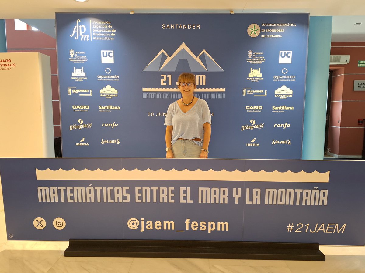 Tenemos photocall.
Etiquetaos con #21JAEM
Así se queda todo organizado 😊😊😊
<a href="/CarmenEspeso/">Carmen Espeso</a> presidenta de la <a href="/SMatematicaPC/">SMPC</a> inaugurándolo