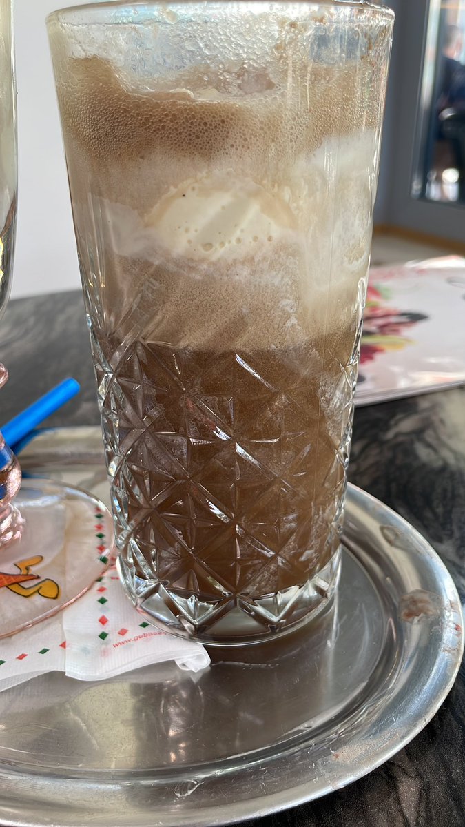 Boersenhaendler's tweet photo. #unbezahltewerbung 
Ja ich bin pervers und habe mir eben einen
#COKEFLOAT
Gebaut mit
 @CocaCola_De 
🫶 https://t.co/tGlXzg4JwS