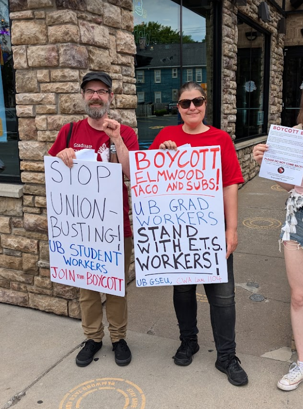 derekseidman80's tweet photo. I swung by Elmwood Taco and Subs in Buffalo NY yesterday to speak with supporters of @ETSUnion716.

ETS workers voted decisively for a union last November.

There’s been an ongoing boycott of ETS because of employer retaliation and union-busting 🧵 https://t.co/bra9tu4egx