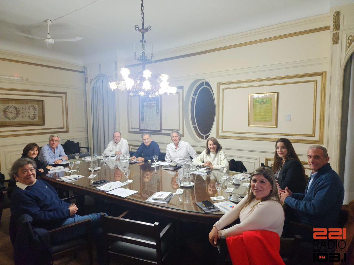 221radio's tweet photo. #FrecuenciaPyME | Encuentro entre #Monapy y representantes nacionales 👇
🎙️Con la participación de diversos espacios políticos, dirigentes de @MonapyAr se representantes federales y legisladores con el fin de seguir trabajando en propuestas para las #Pymes
🗣️Sergio Kuda expresó: "Lo importante es decir que estamos a disposición de la política para colaborar, dar nuestra opinión y la mirada del sector"