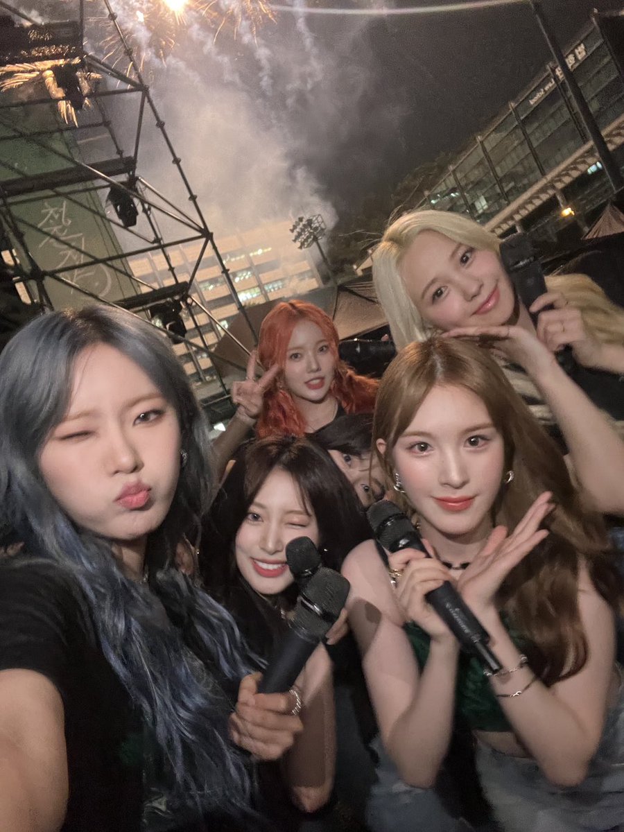 My family ☹️☹️☹️

HAPPY WEEEKLY DAY
#4YearsWithWeeekly 
#Weeekly #위클리