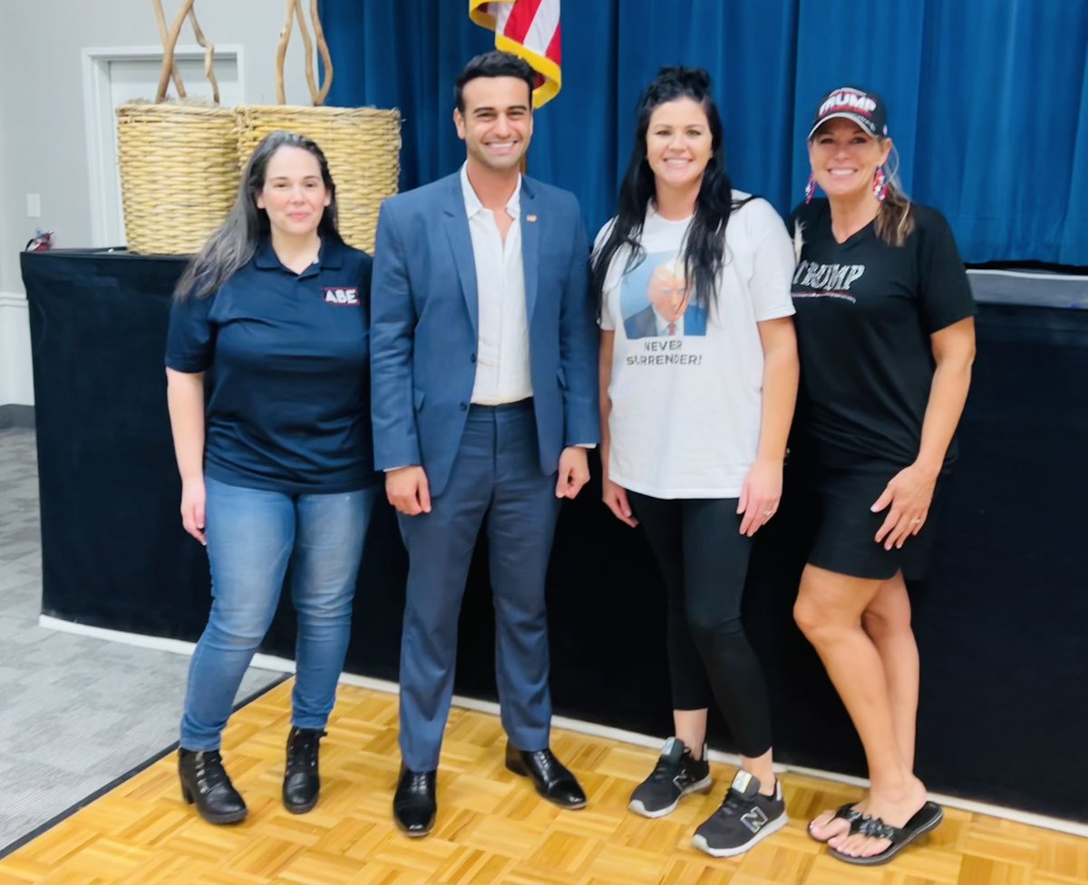 Lori Bango tweet media