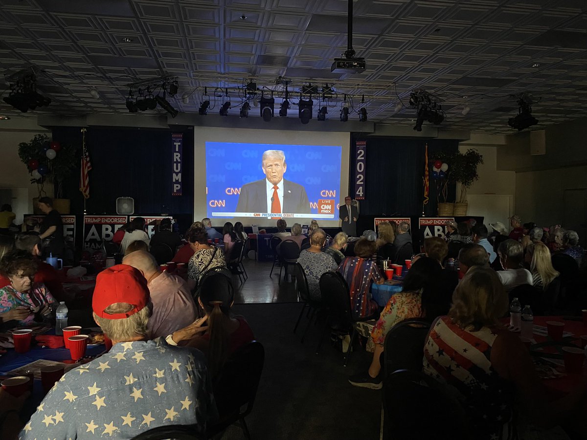 Lori Bango tweet media