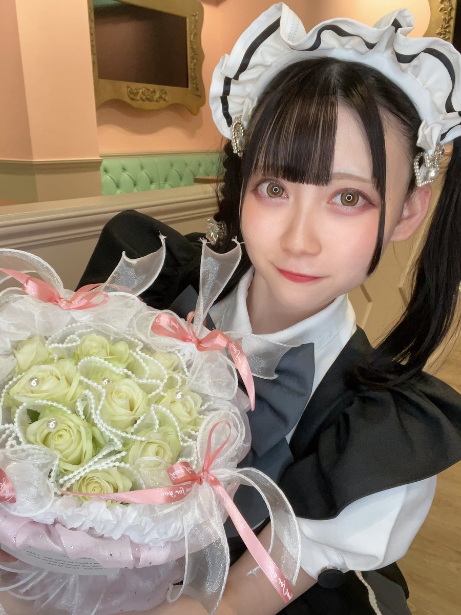 ご帰宅ありがとうございました🤍
チェキユニチェキゲーム推しシャン、全部本当にたくさんありがとうございます！ラストメイド服お給仕、たくさんのご主人様お嬢様に会えて本当に本当に幸せでした！ありがとう！！
お誕生日&amp;ランクアップのご主人様もおめでとうございます☺️